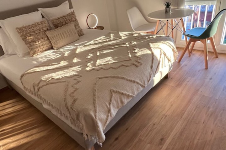 Room 4 of 17