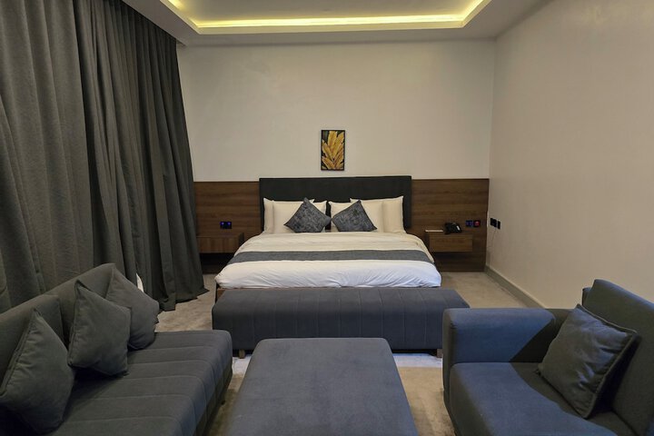 Room 25 of 48