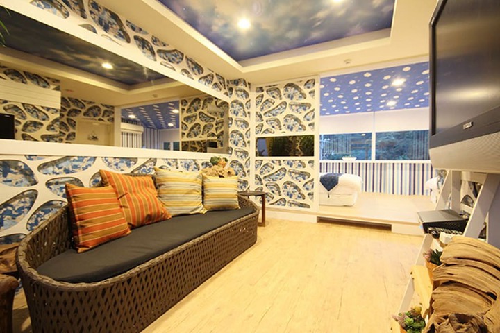 Room 7 of 25