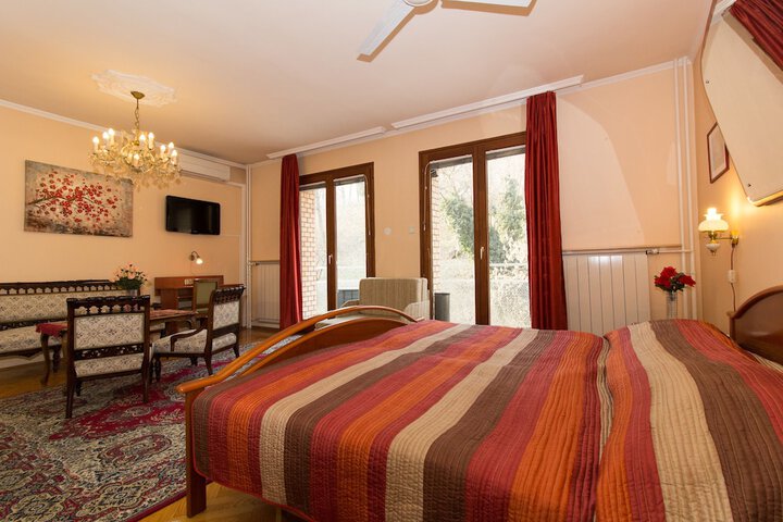 Room 7 of 34