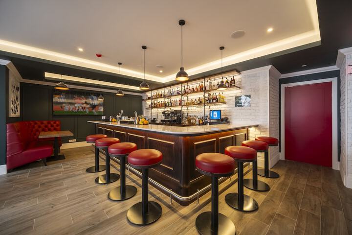 Lounge 21 of 23