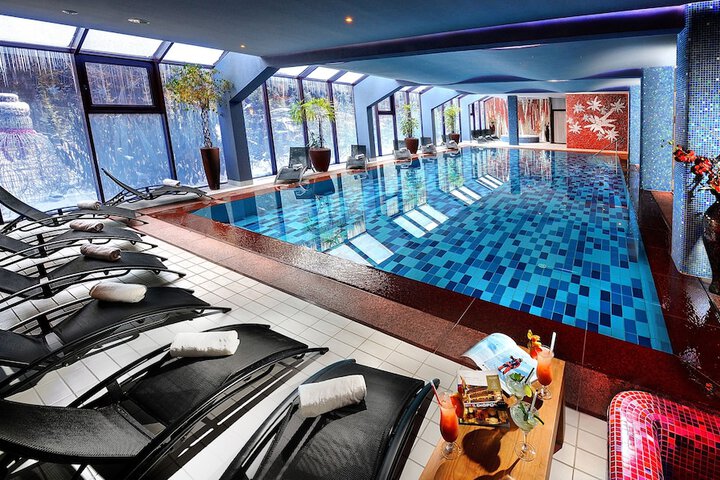 Hotel with Pool