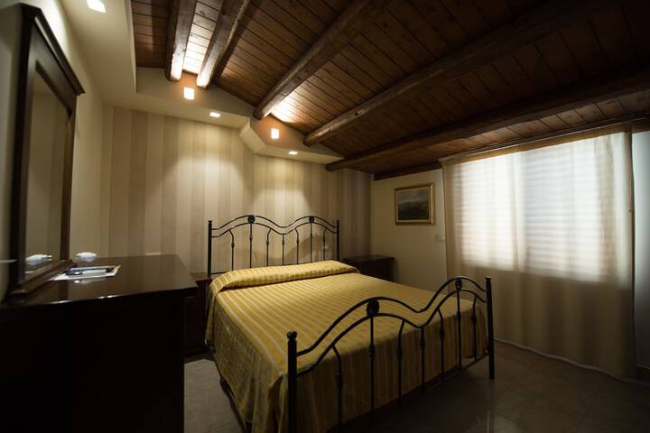 Room 8 of 33