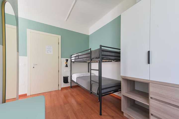 Room 93 of 241