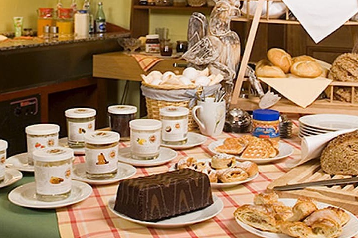 Breakfast/Coffee Service 12 of 28