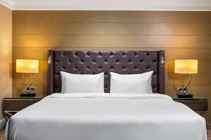 Room 33 of 126