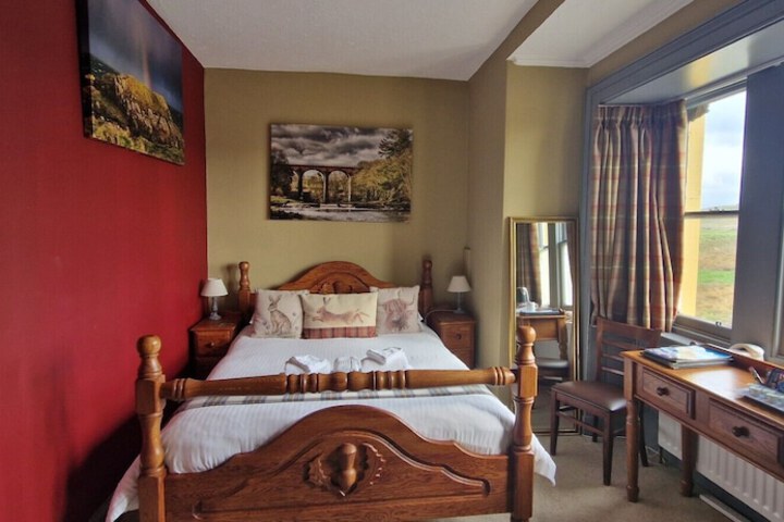 Room 3 of 20