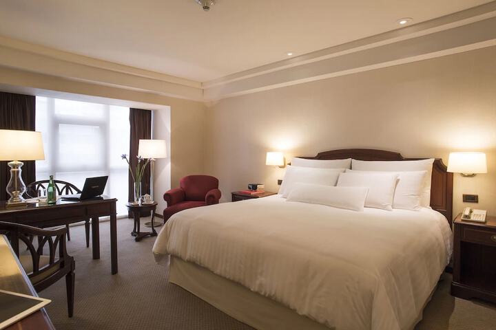 Room 16 of 170