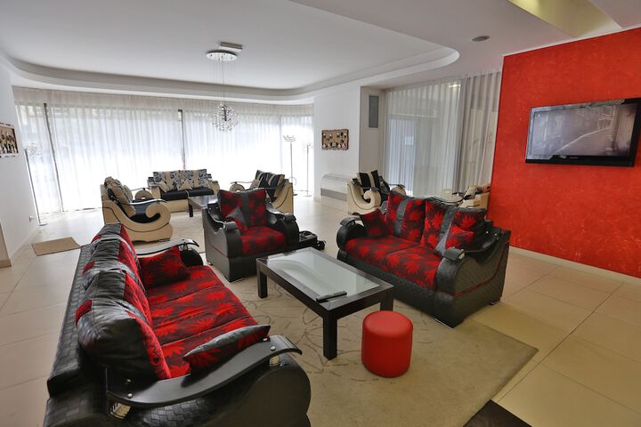 Entrance & Lobby