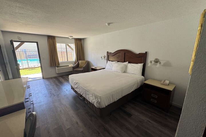 Standard | King Bed (5 of 12)