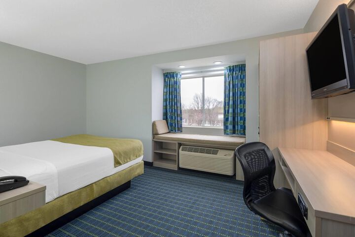 Room 13 of 30
