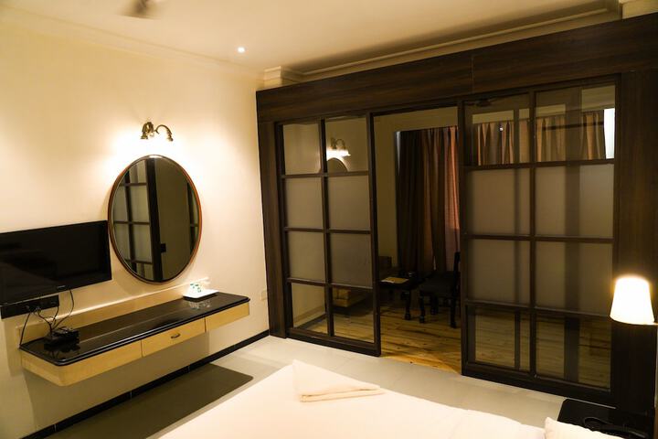 Room 6 of 30