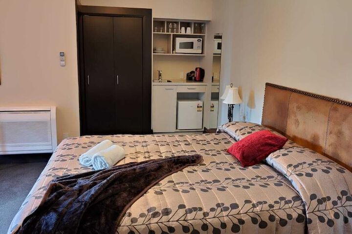Room 33 of 104