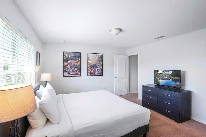 Room 5 of 32