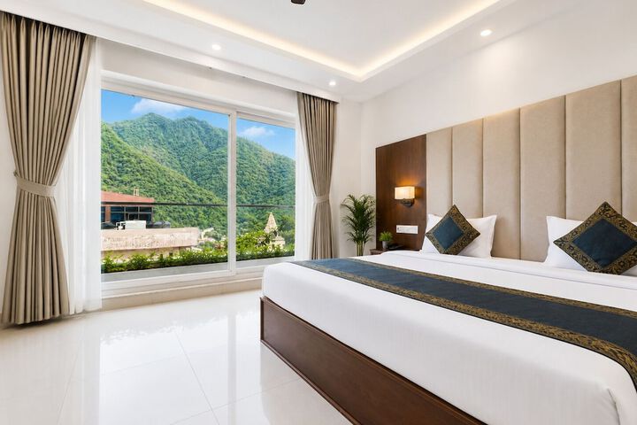 Room 10 of 53