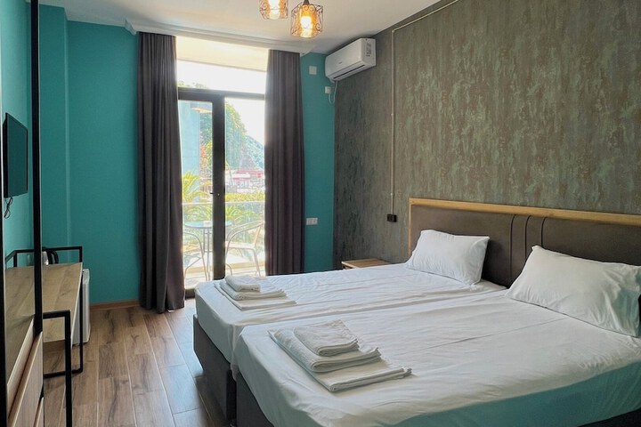 Room 4 of 25