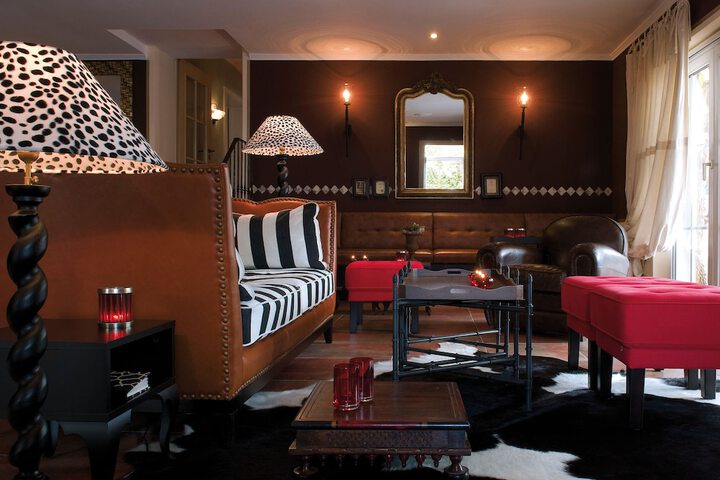 Lounge 48 of 56