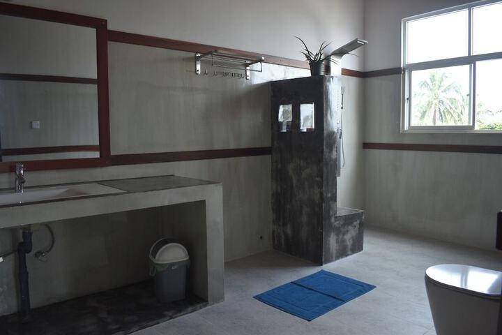 Room 33 of 68