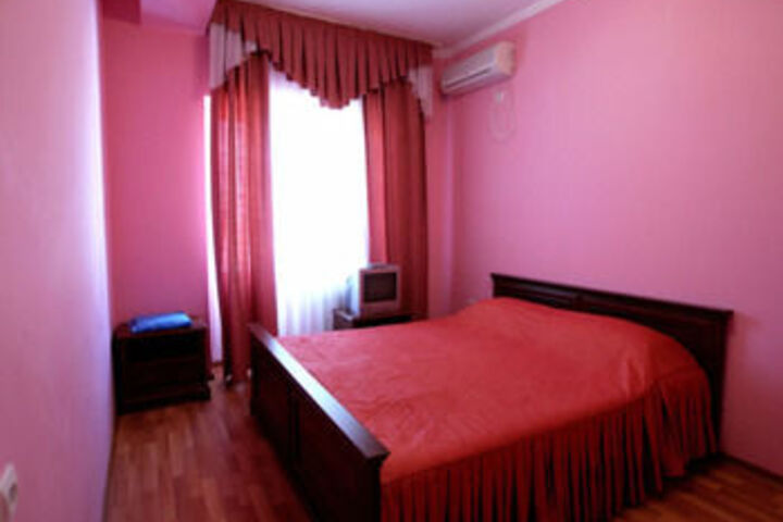 Room 10 of 26