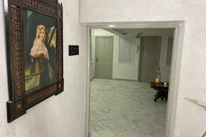 Room 9 of 23