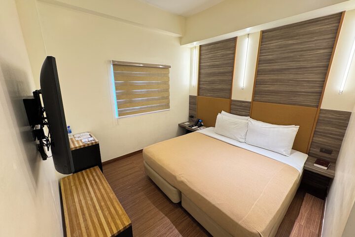 Room 35 of 66