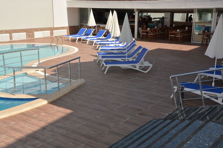 Hotel Exterior 23 of 26