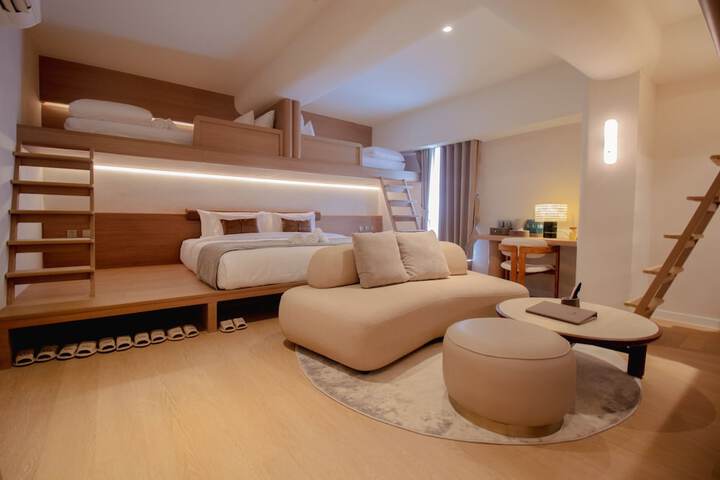 Room 33 of 59