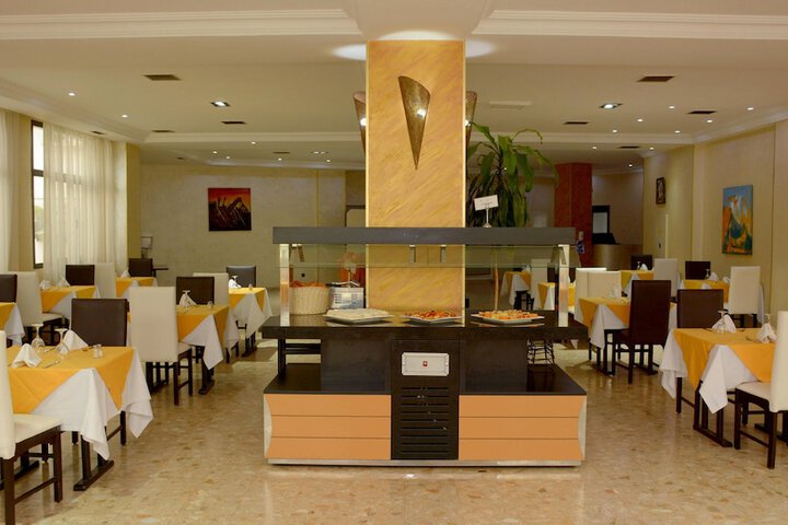 Dining 34 of 61