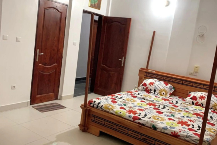 Room 5 of 10