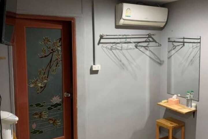 Room 7 of 27