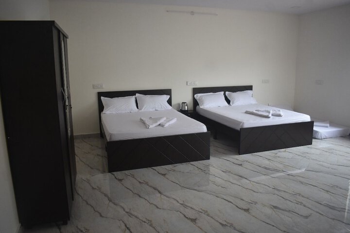 Room 3 of 40