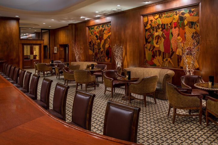 Lounge 208 of 266