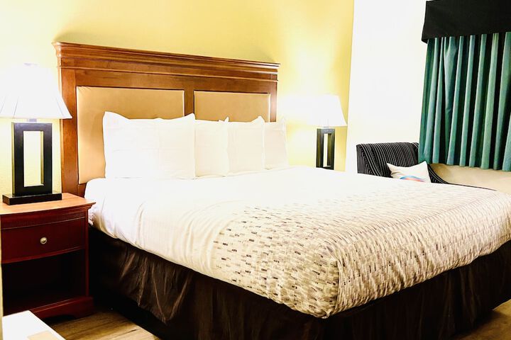 1 King Bed (6 of 11)