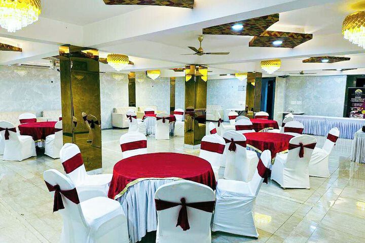 Ballroom/Hall 33 of 44