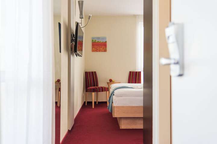 Room 6 of 35