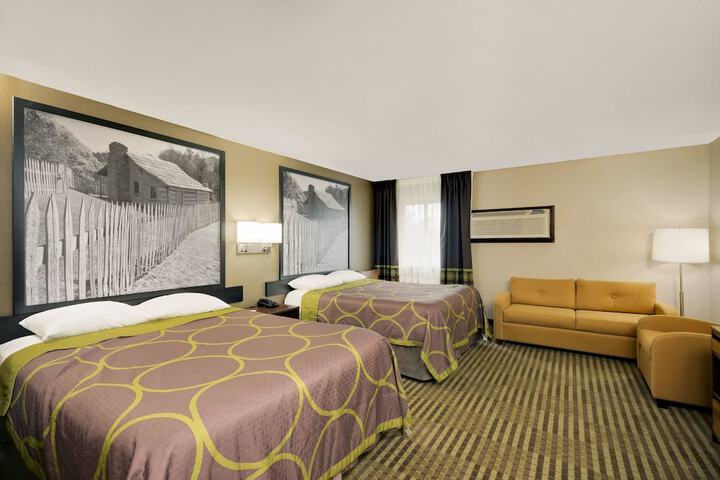 1 Queen Bed (9 of 13)