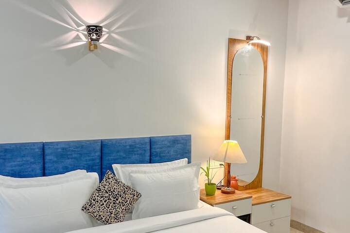 Room 2 of 18