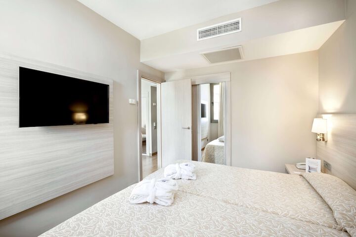 Room 14 of 64