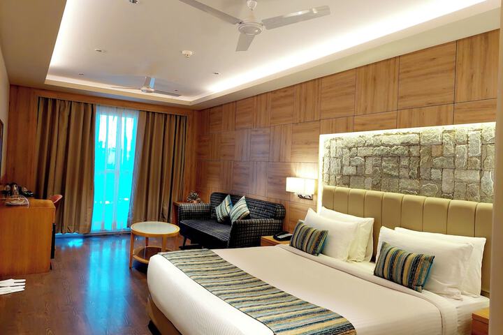 Room 4 of 137