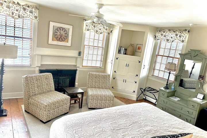 Room 10 of 29