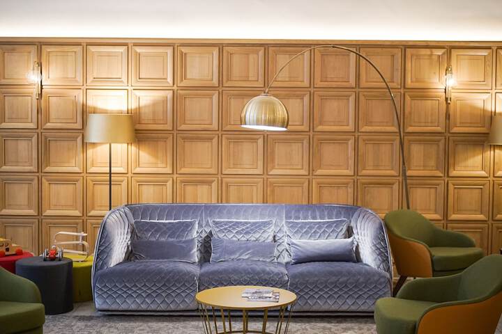 Entrance & Lobby