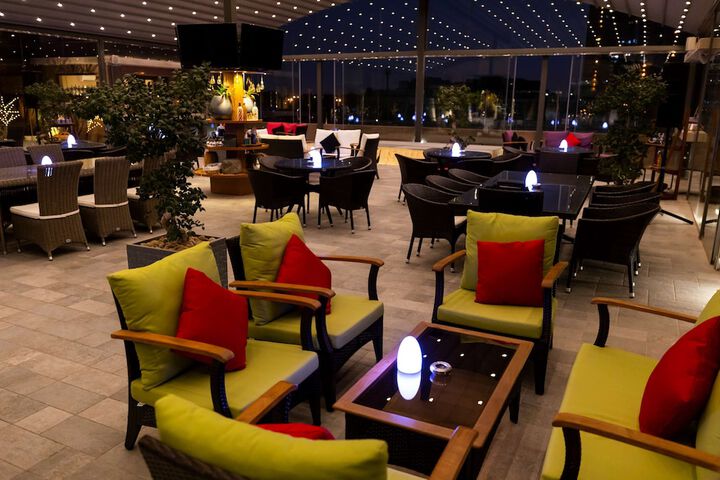 Lounge 132 of 157