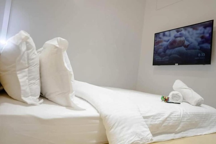 Room 7 of 25