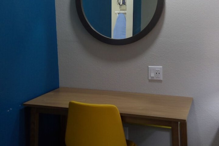 Room 6 of 44