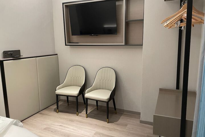Room 11 of 27