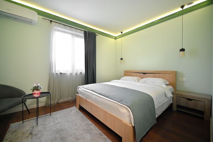 Room 10 of 33