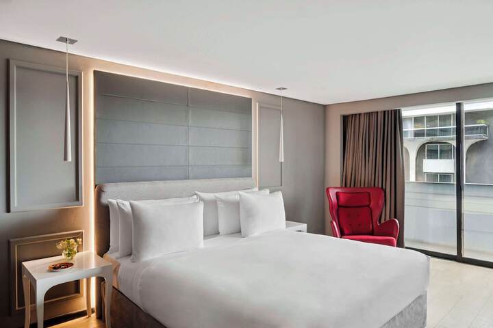 Room 34 of 66
