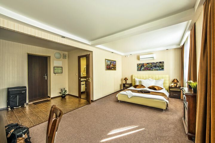 Room 26 of 68
