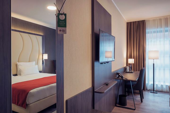 Room 30 of 84