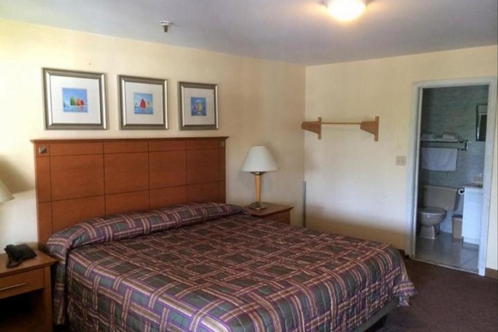 Room 17 of 35